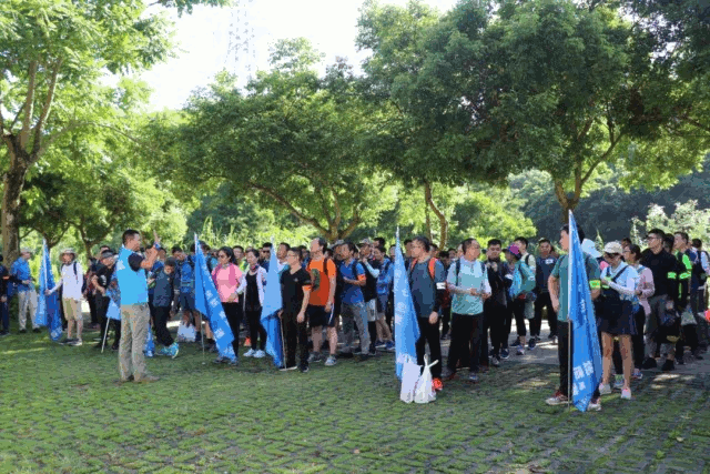 今年会研究院团建2.gif