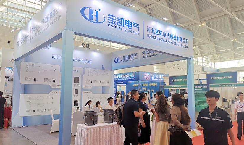 暴击行业天花板！壹号娱乐-com电气硬核技术亮相天津清洁能源展，引央视记者及能源产业巨头现场“挖宝”